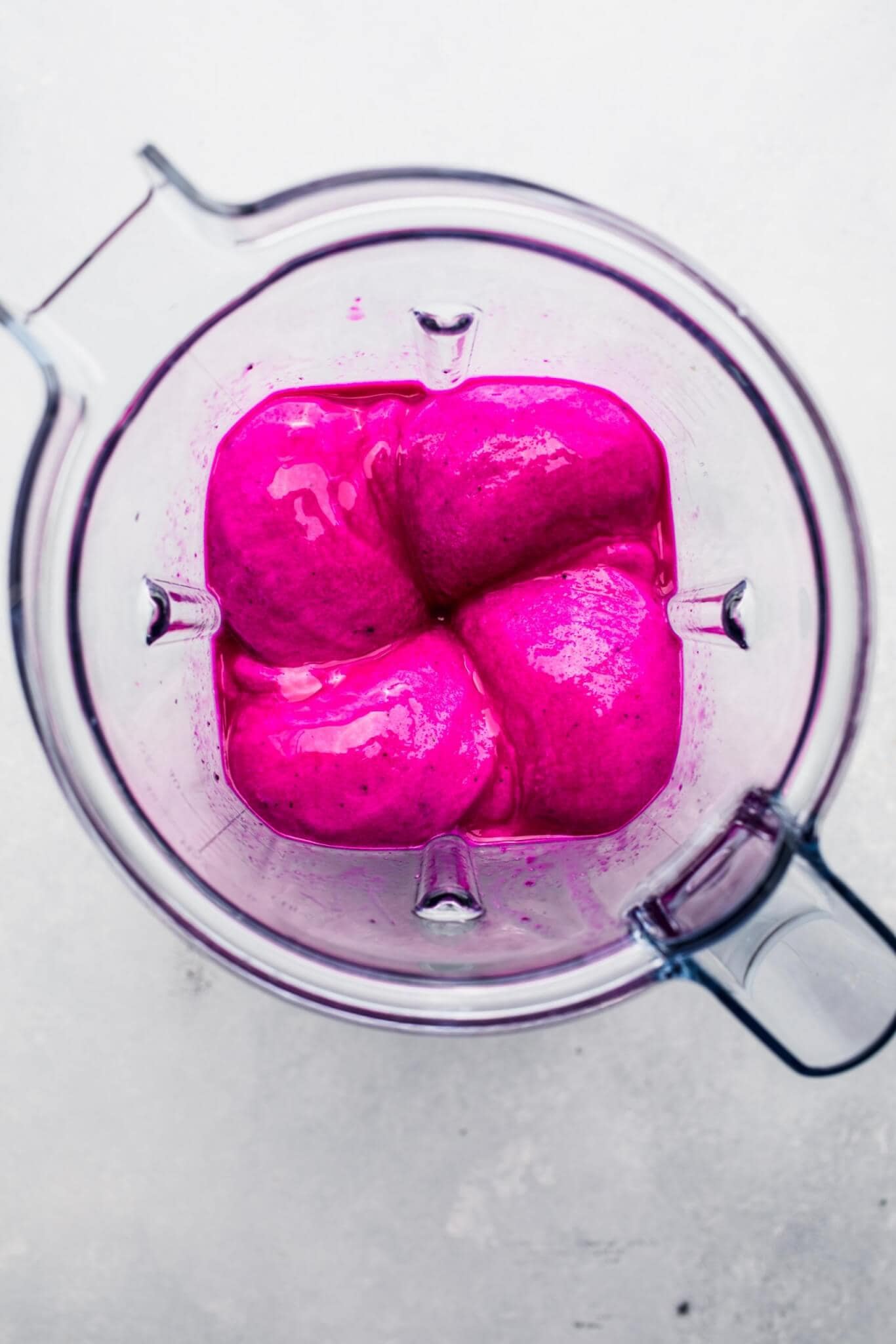 Dragon fruit smoothie in blender.