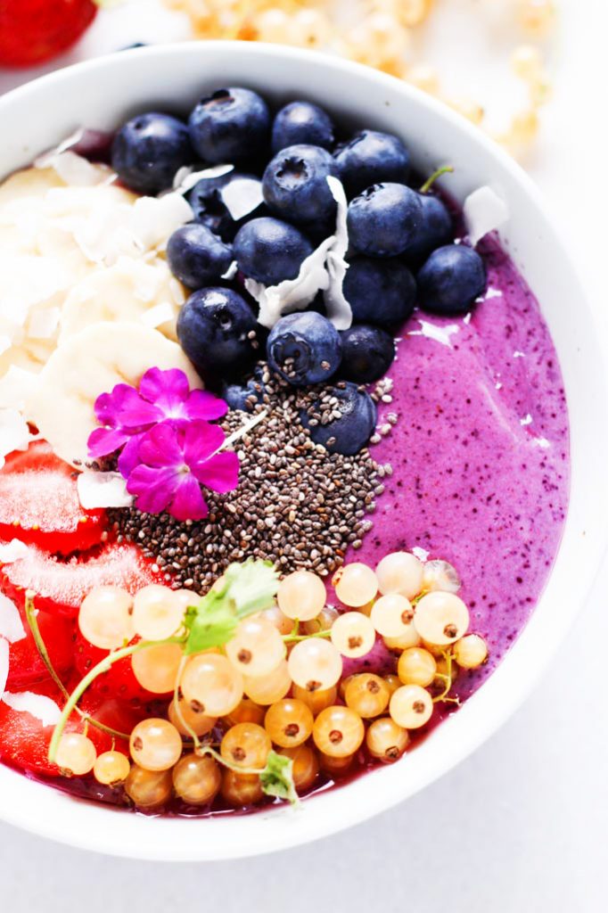 This Blueberry Yogurt Smoothie Bowl is the perfect way to start your day or refresh after a long workout | platingsandpairings.com