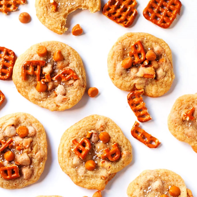 These Pretzel & Butterscotch Chip Cookies are sweet, salty, crunchy and amazingly delicious! Give your everyday cookies an exciting twist with this fun recipe. | platingsandpairings.com
