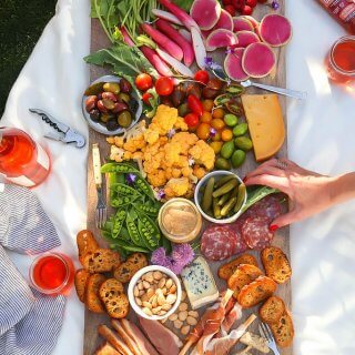 It's easy to host a Rosé wine party at home with these simple tips. Learn how to create a gorgeous charcuterie board with homemade rosé wine mustard that also doubles as a parting gift for your guests! | platingsandpairings.com