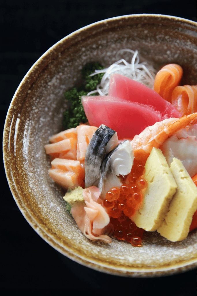 Chirashi in bowl.