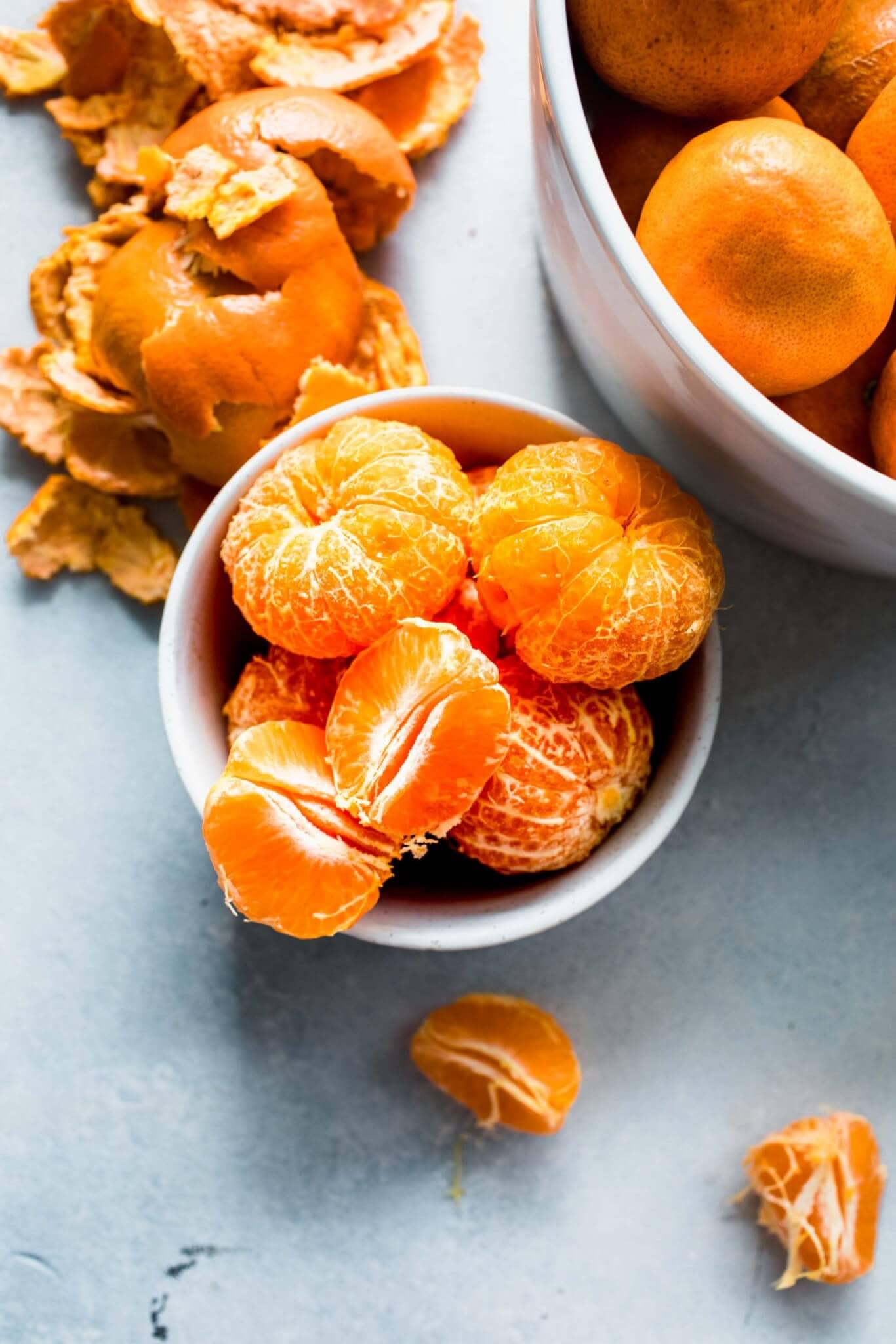 Peeled clementines in bowl. 