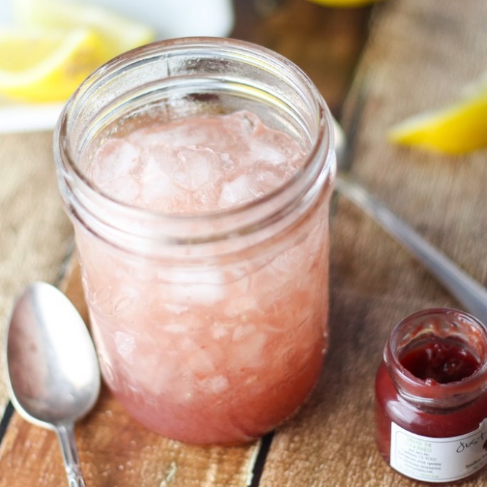 This Mason Jar Jam Cocktail (or Jamtini) is easy to make at home and totally customizable. All you need is your favorite juice, jam, vodka, gin, rum or bourbon and club soda. My version is made with lemonade and strawberry jam | platingsandpairings.com