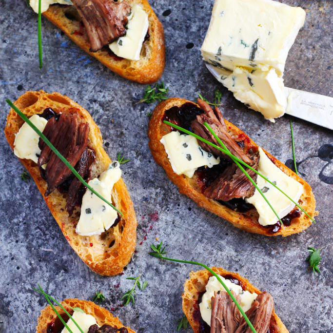 These Short Rib Crostini with Cambozola Cheese and Cherry Jam make a perfect appetizer that's as suitable for elegant entertaining as it is for football tailgating | platingsandpairings.com