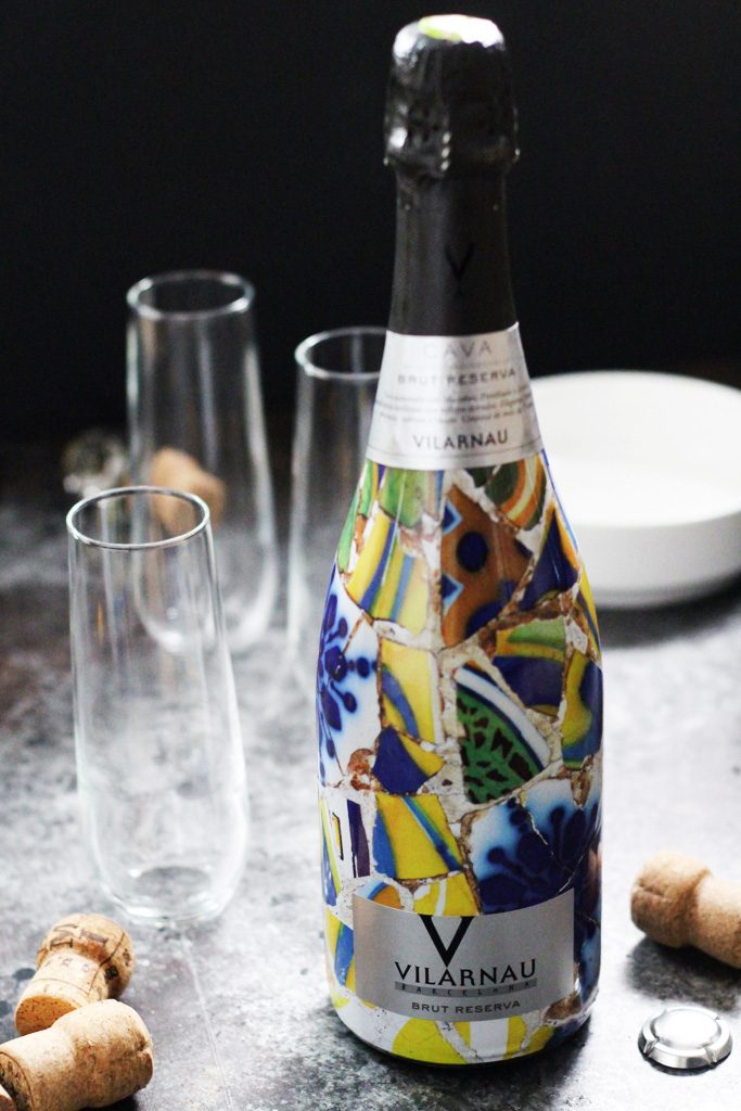 The BEST Budget-Friendly Sparkling Wines that are perfect for mimosas, bellinis or just sipping on their own! | platingsandpairings.com