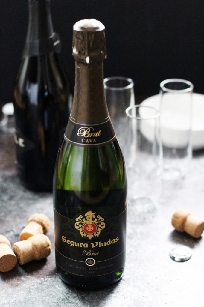 The BEST Budget-Friendly Sparkling Wines that are perfect for mimosas, bellinis or just sipping on their own! | platingsandpairings.com