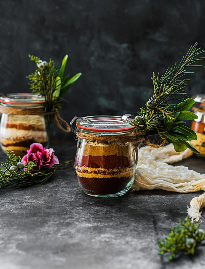 These 20 Last Minute DIY Edible Holiday Gifts are easy to make in an afternoon and make perfect Christmas gifts to give to all of your foodie friends. | platingsandpairings.com