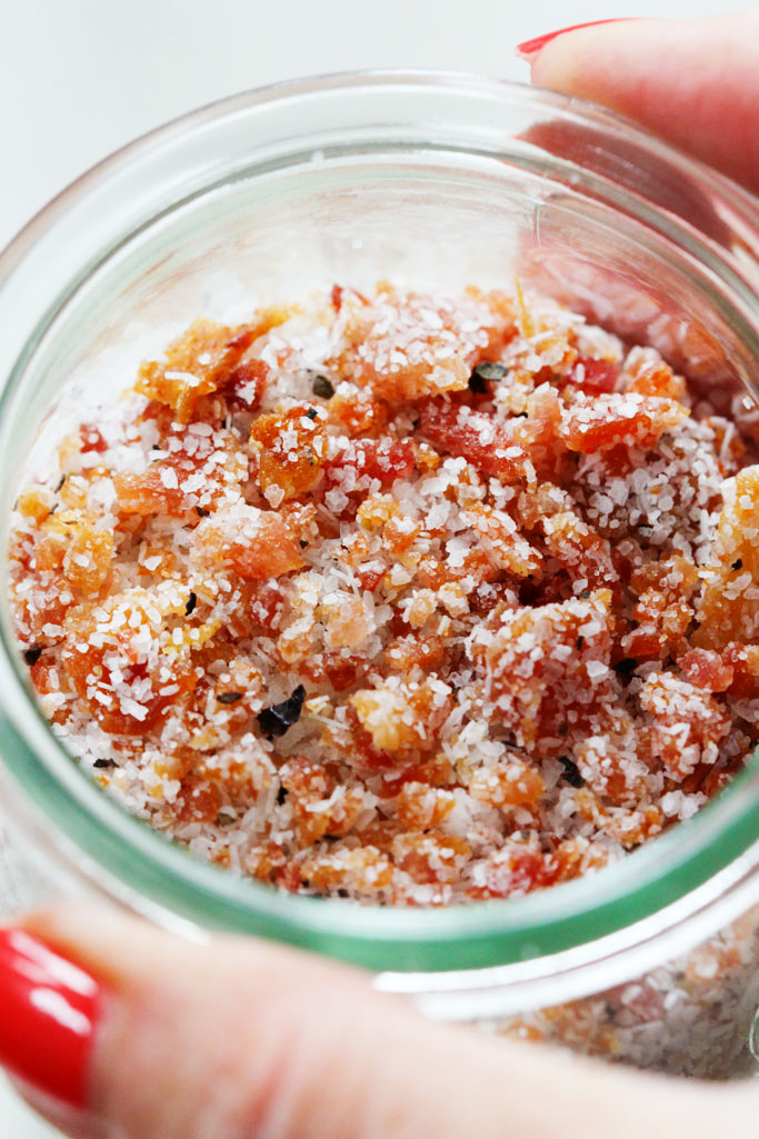 This Homemade Bacon Salt is perfect for sprinkling on popcorn, rimming a Bloody Mary, or finishing off a steak. Plus, it makes a great DIY gift! | platingsandpairings.com