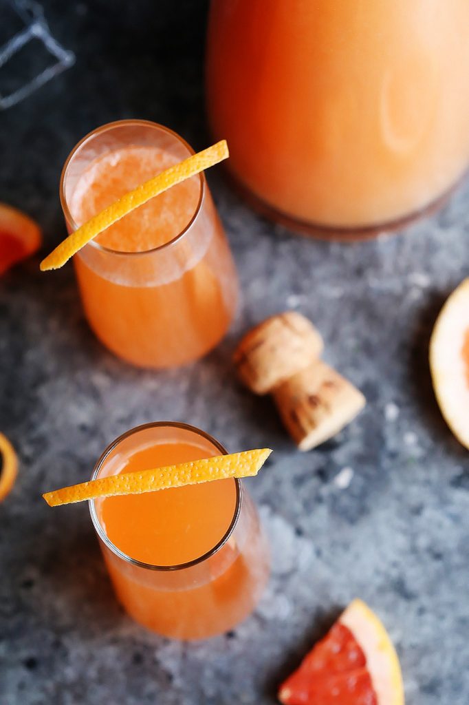 These Grapefruit Aperol Sparkling Cocktails are perfect for brunch or sipping on the patio. Prosecco, grapefruit and aperol combine in this bubbly cocktail. | platingsandpairings.com