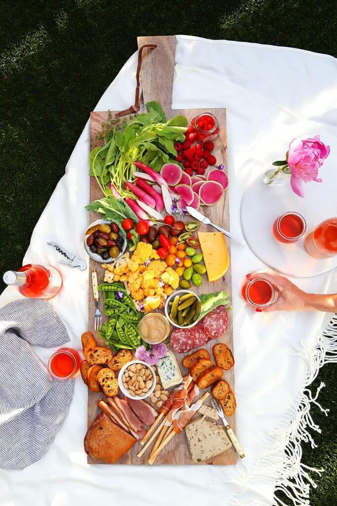 It's easy to host a Rosé wine party at home with these simple tips. Learn how to create a gorgeous charcuterie board with homemade rosé wine mustard that also doubles as a parting gift for your guests! | platingsandpairings.com