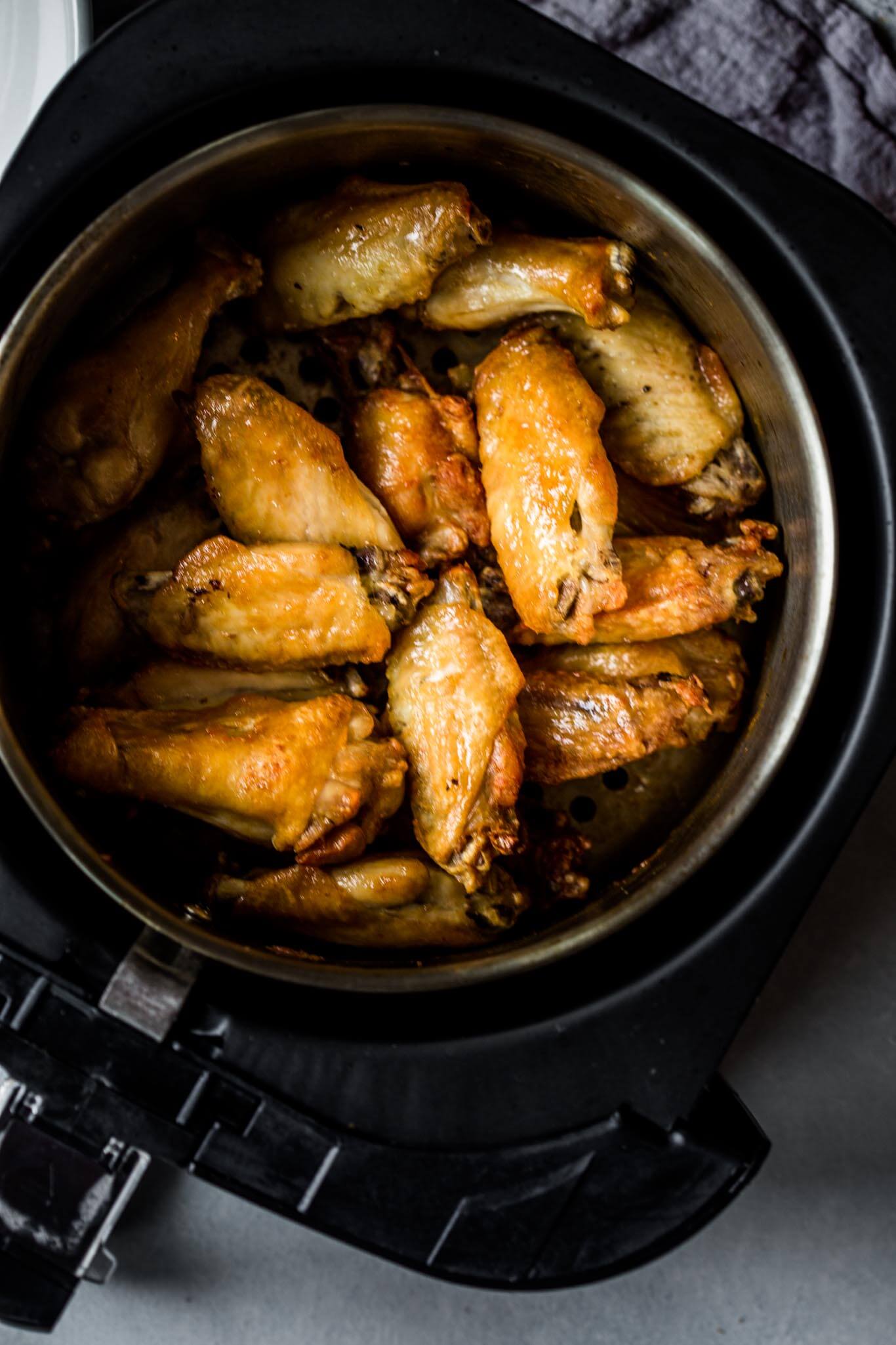 Air Fryer Chicken Wings with Buffalo Sauce | Platings ...
