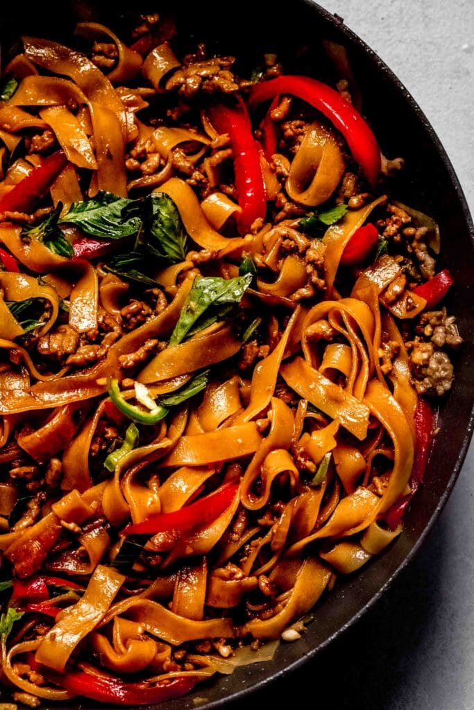 Pad kee mao in wok.