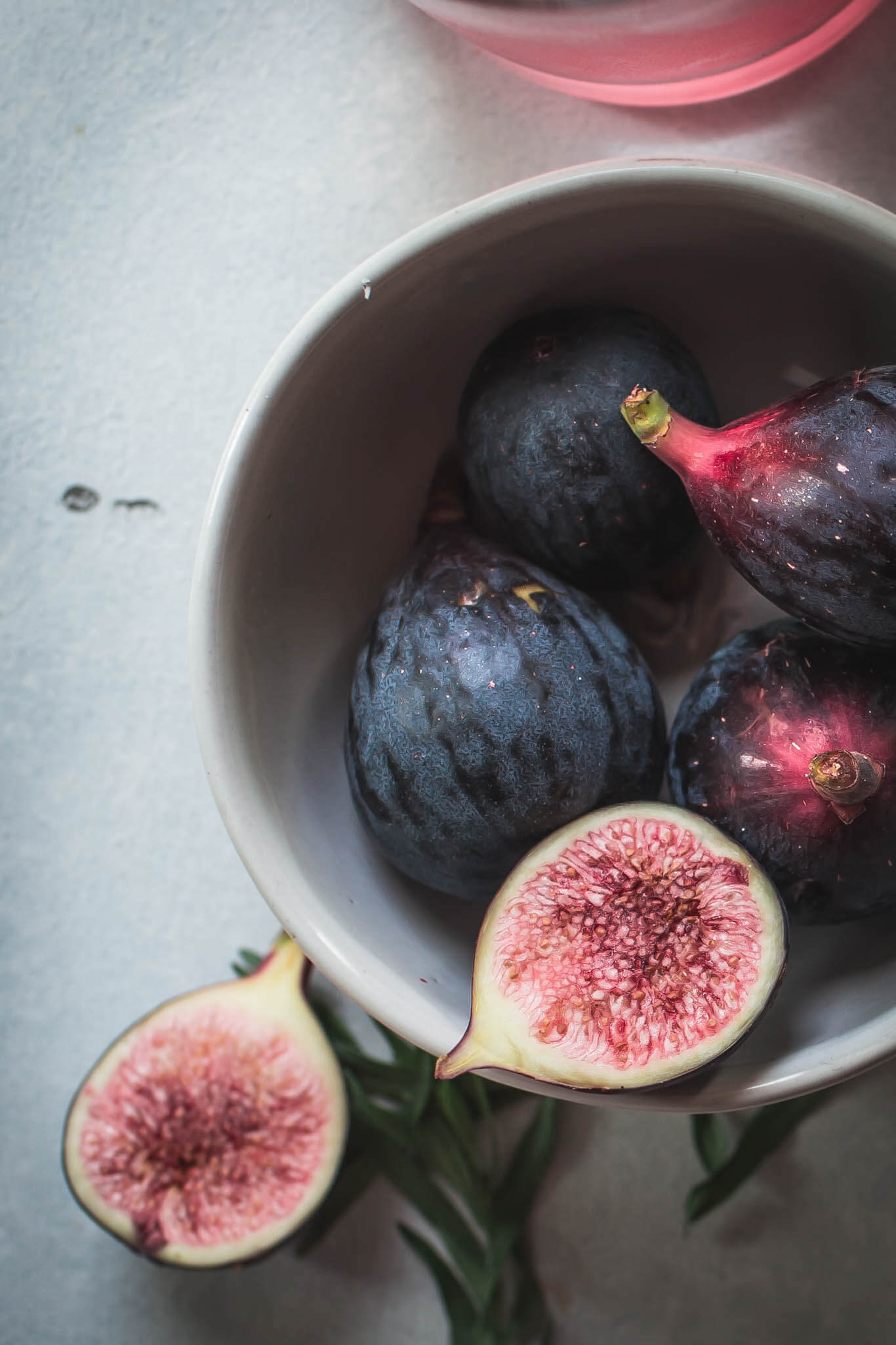 Bowl of figs.