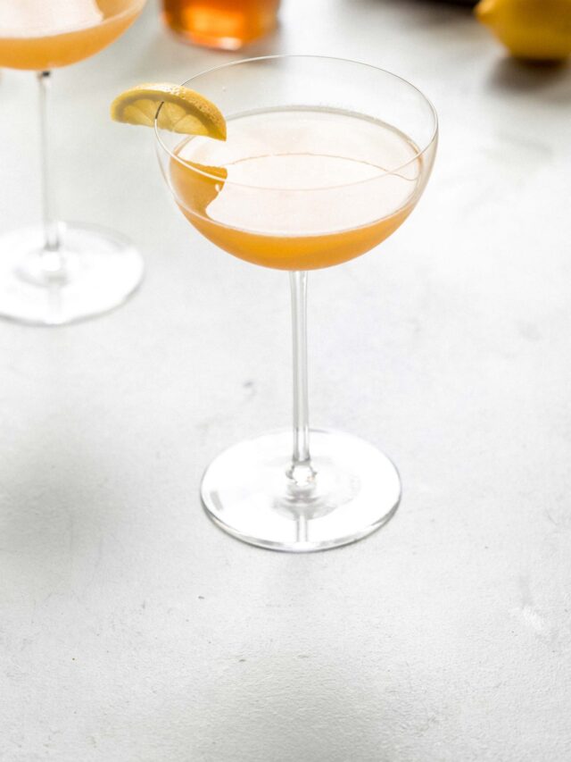 How to Make a Bees Knees Cocktail