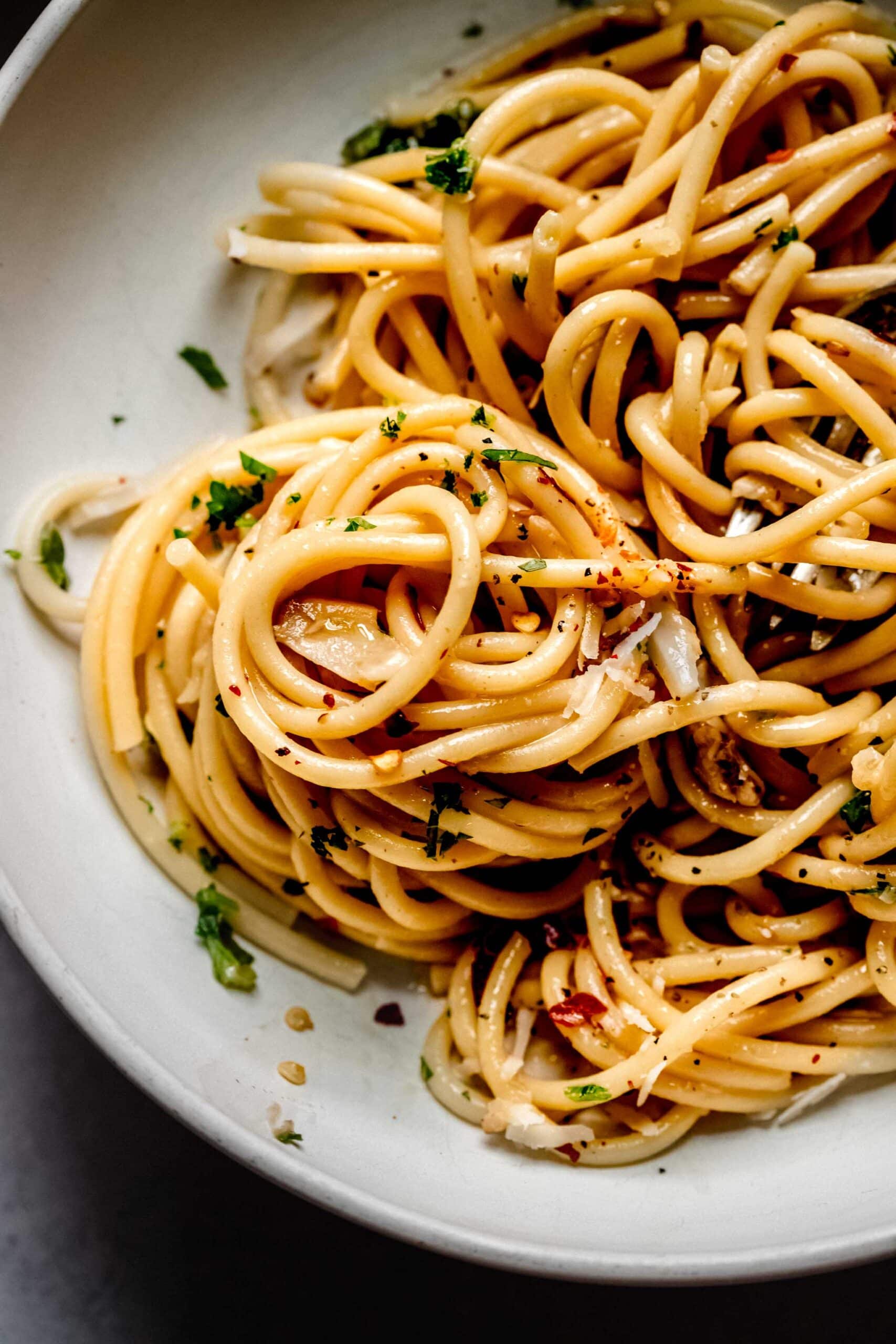 Extreme close up of pasta in bowl. 