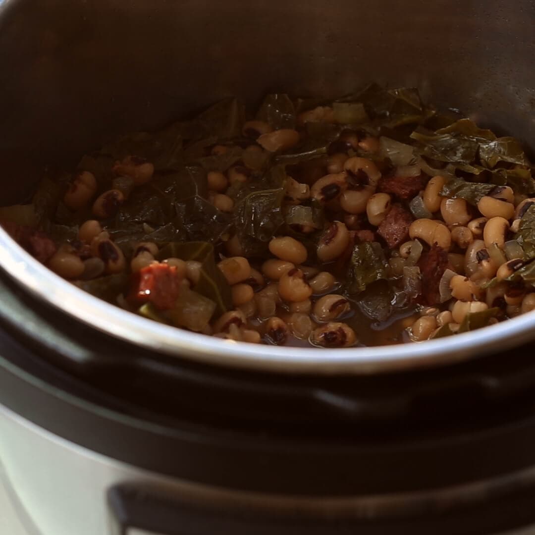Instant Pot Black Eyed Peas + VIDEO with Bacon & Sausage Platings