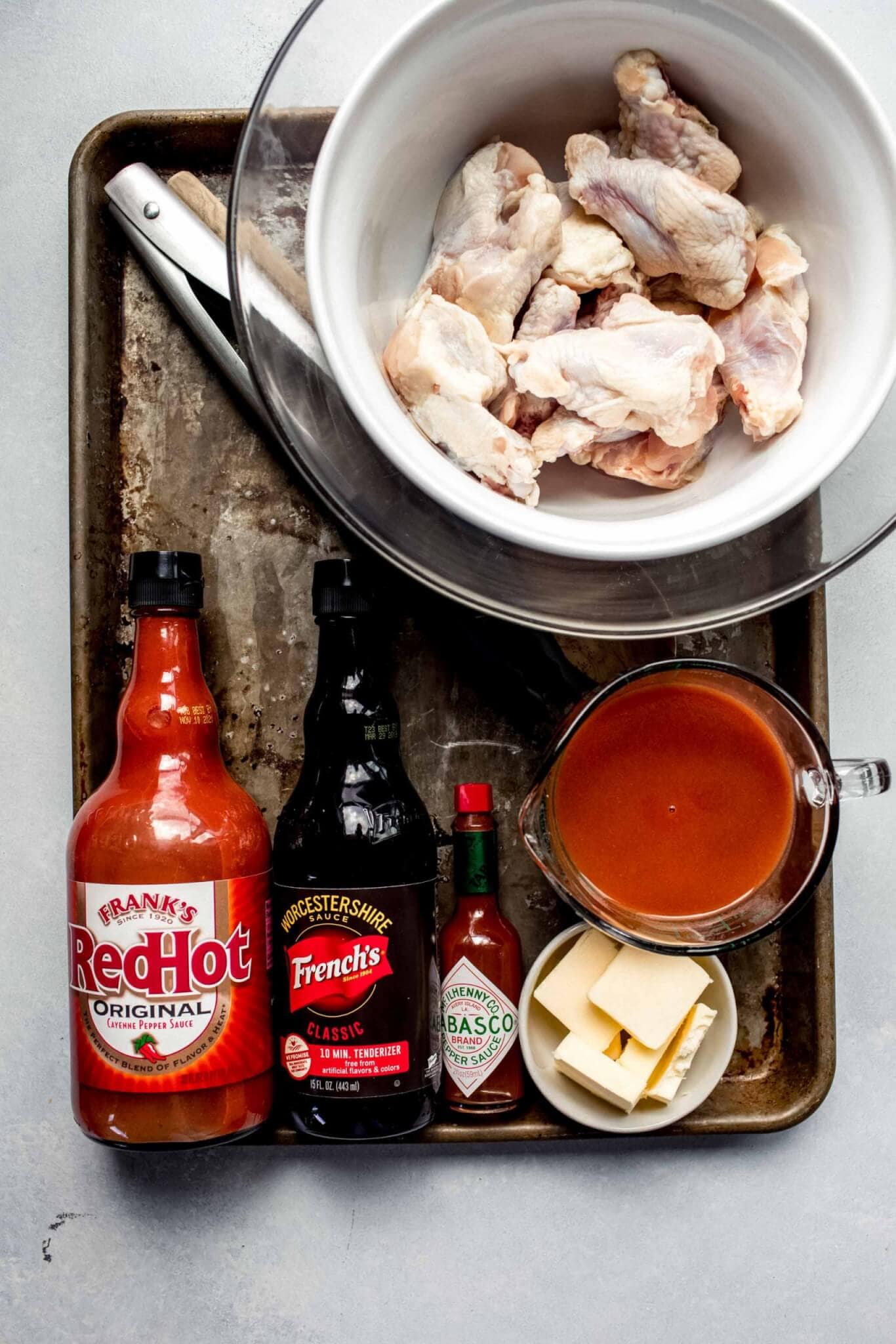 air-fryer-chicken-wings-with-buffalo-sauce-platings-pairings