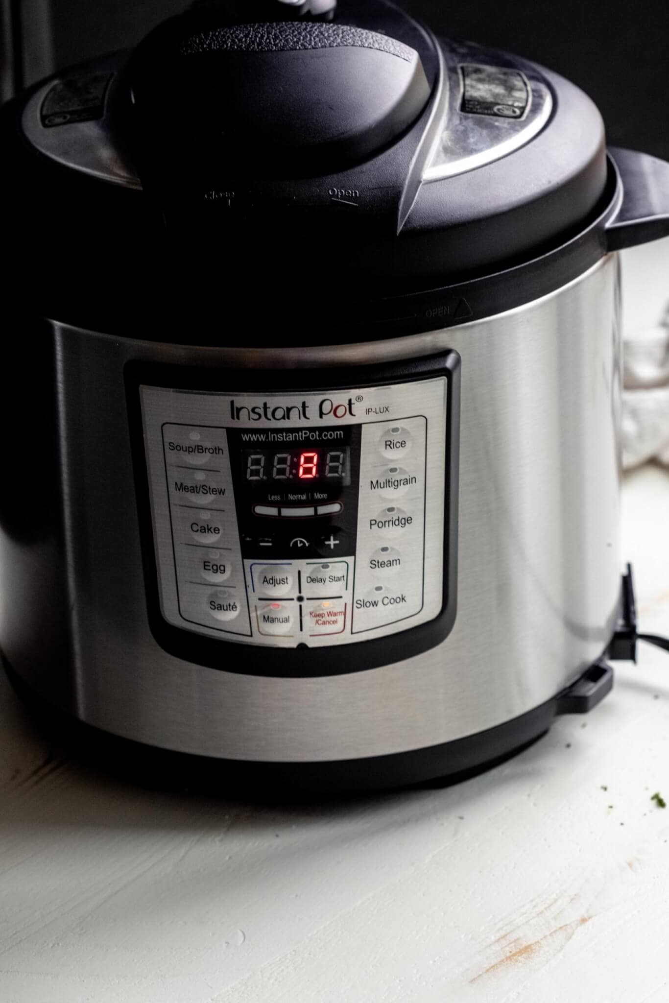 Instant pot with lid on and cook time set to 8 minutes.