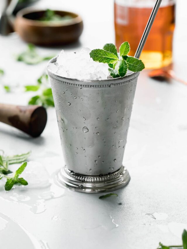 How to Make a Mint Julep Cocktail