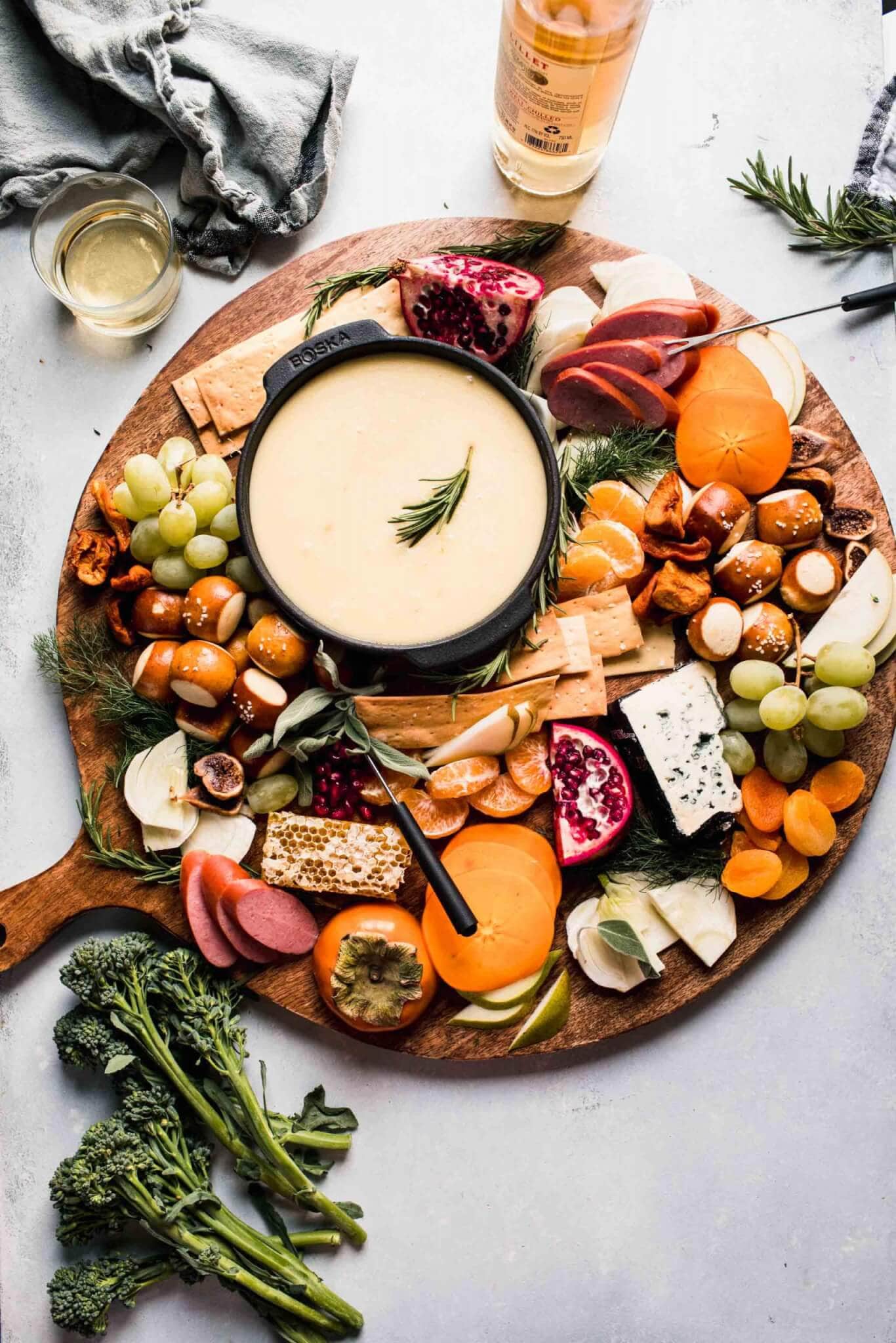 What to Serve with Fondue (25+ Tasty Dippers) Platings + Pairings