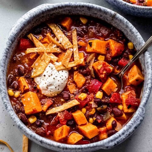 Black Bean Sweet Potato Chili Recipe (Healthy + Easy)