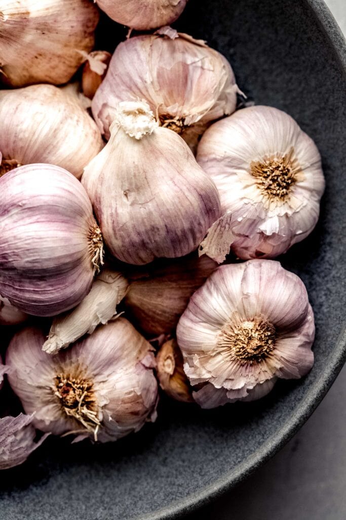 Garlic heads in bowl. 