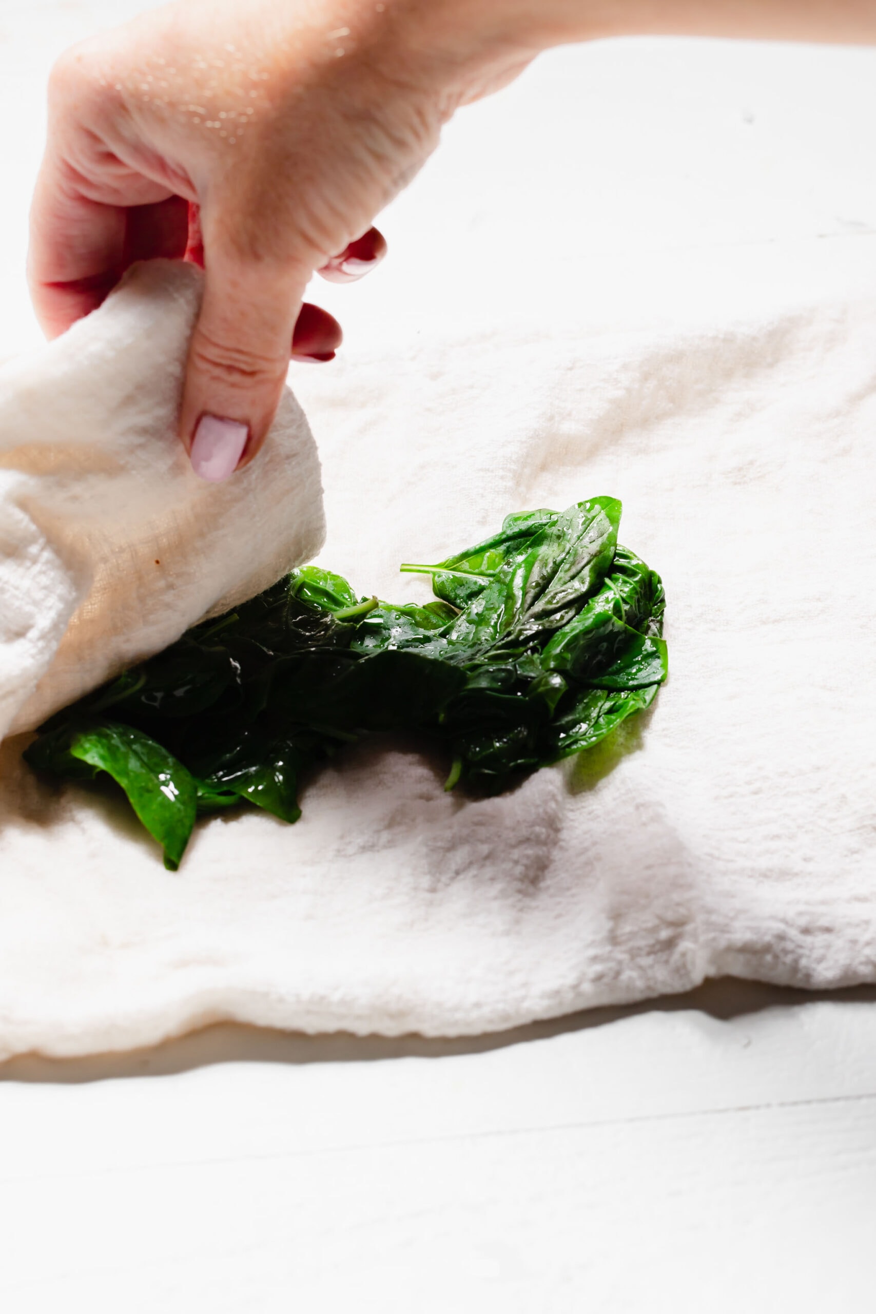 HAND BLOTTING BASIL DRY