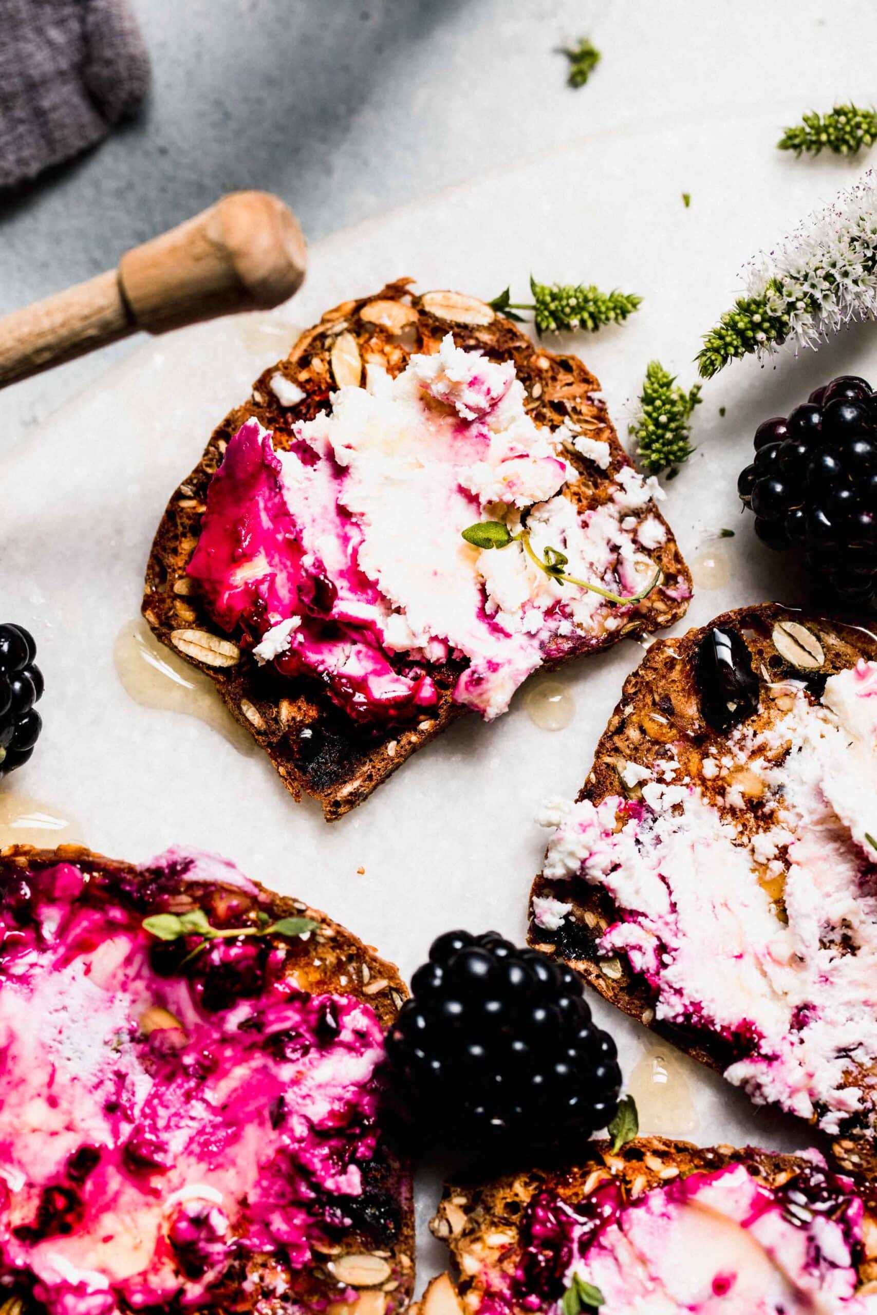 Blackberry Goat Cheese (Easy 5Ingredient Appetizer)