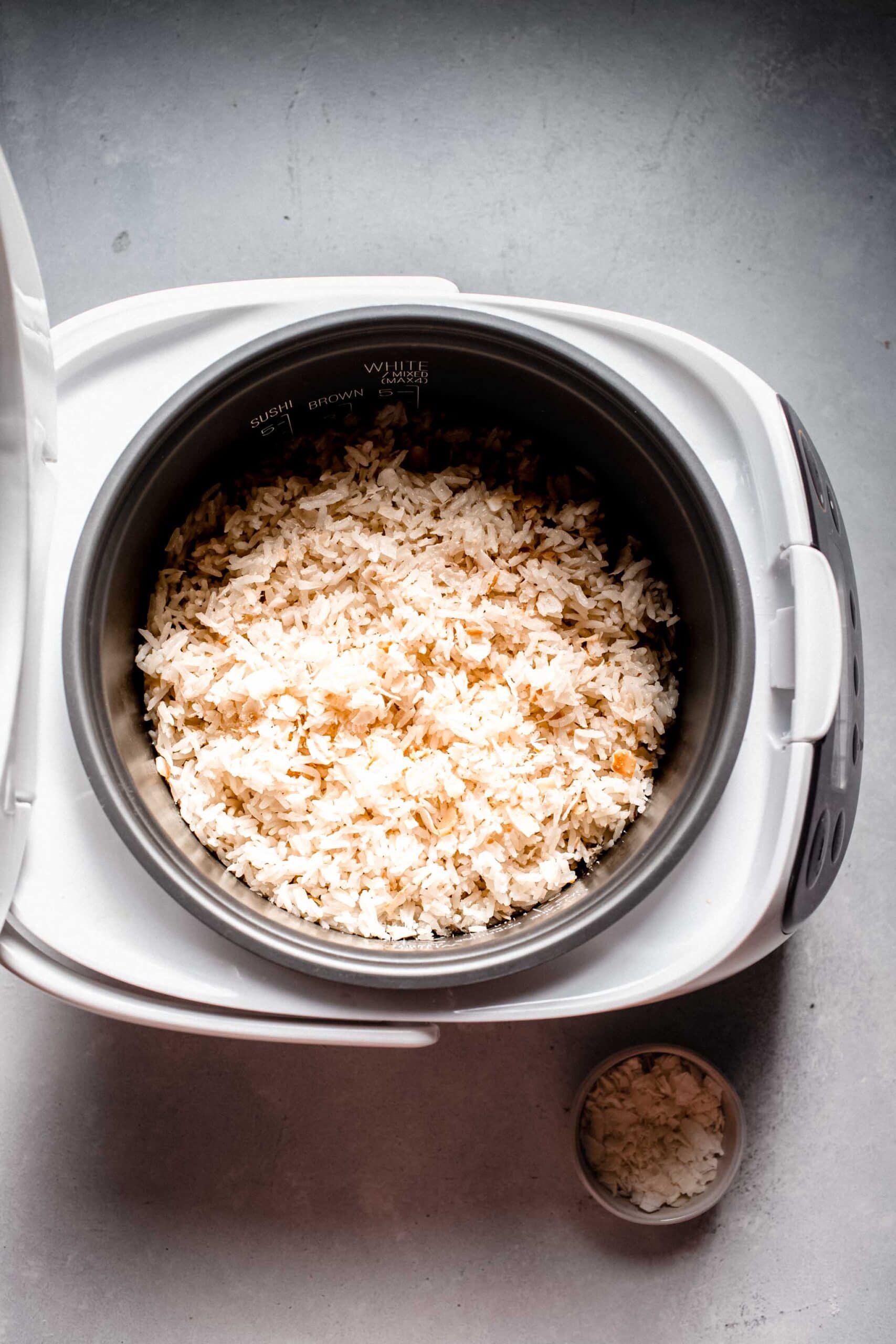 Cooked coconut rice in rice cooker. 