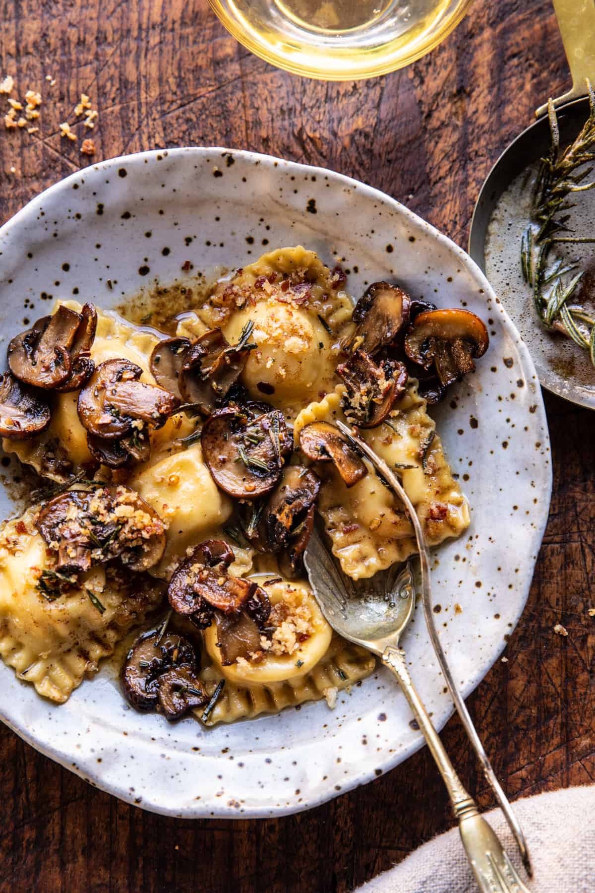 15+ BEST Sauces for Mushroom Ravioli Platings + Pairings