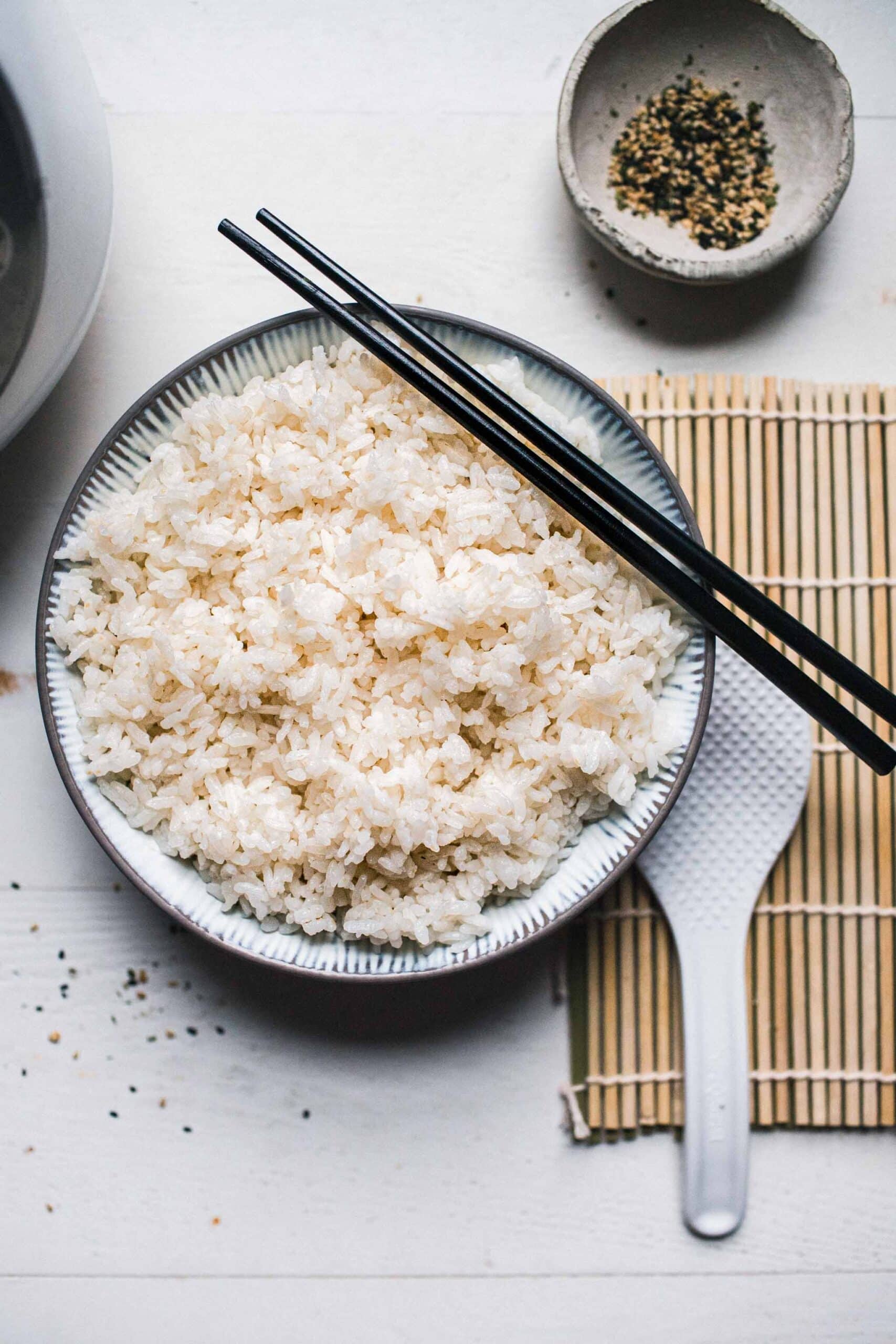 https://www.platingsandpairings.com/wp-content/uploads/2023/02/rice-cooker-sushi-rice-recipe-11-scaled.jpg