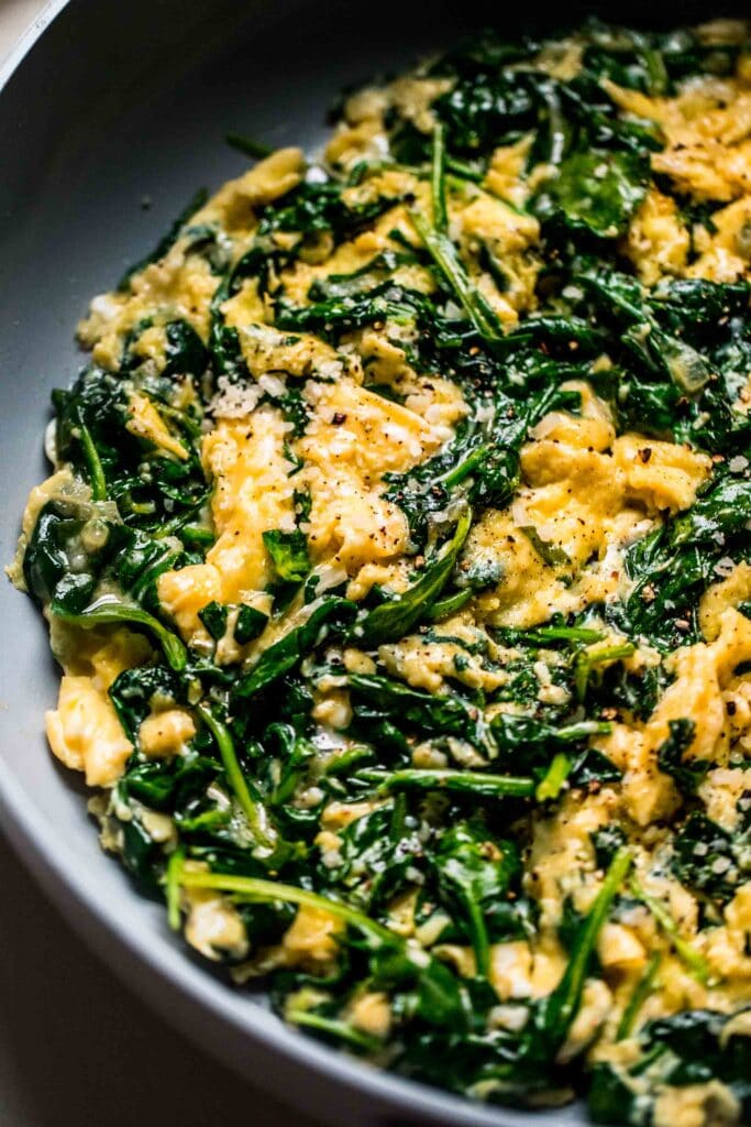Finished spinach scrambled eggs in skillet. 