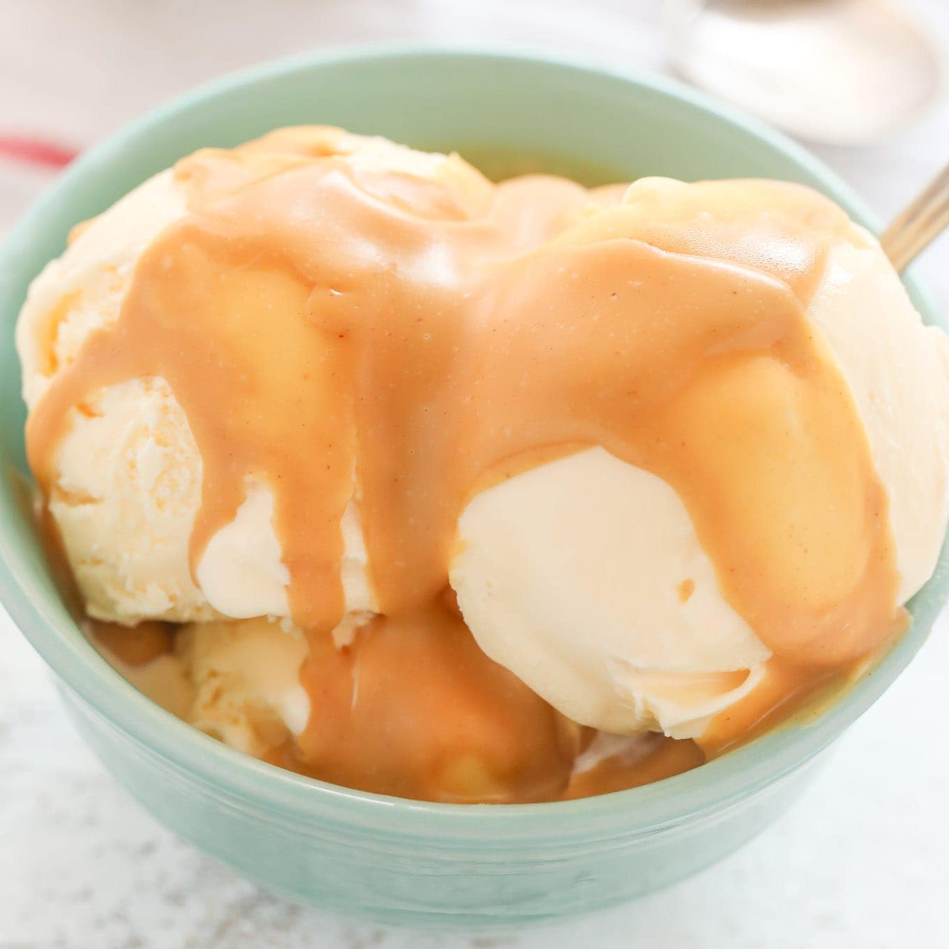 10+ Flavorful Sauces for Ice Cream Platings + Pairings