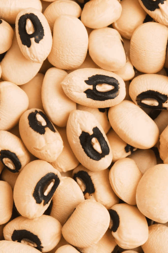 Close up of black eyed peas. 