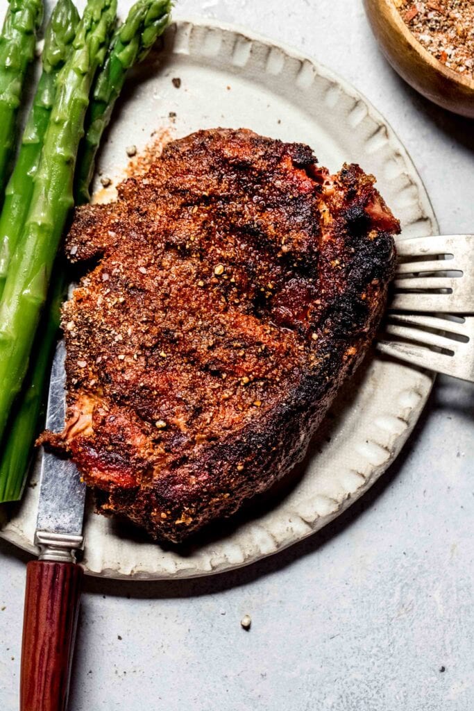 Steak on plate with asparagus spears.