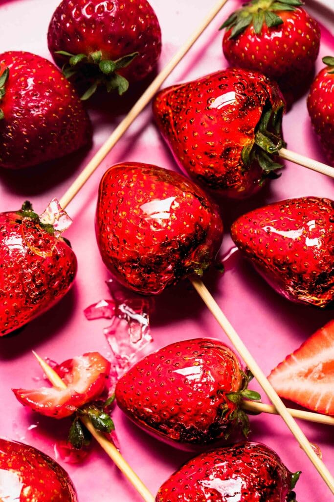 Tanghulu strawberries on pink plate.