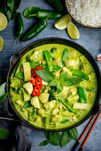 Green curry in bowl.