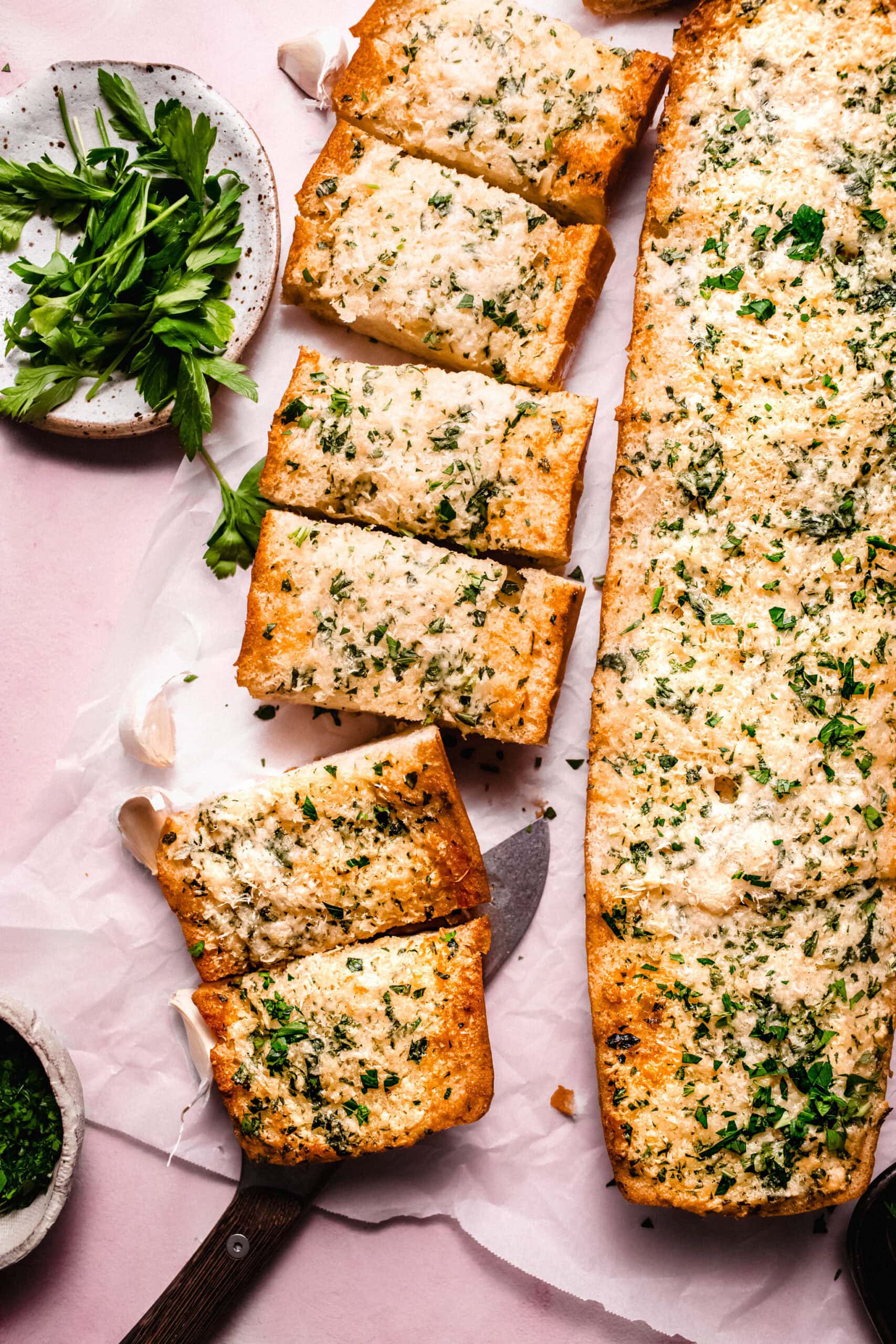 Sliced garlic bread ready to serve.