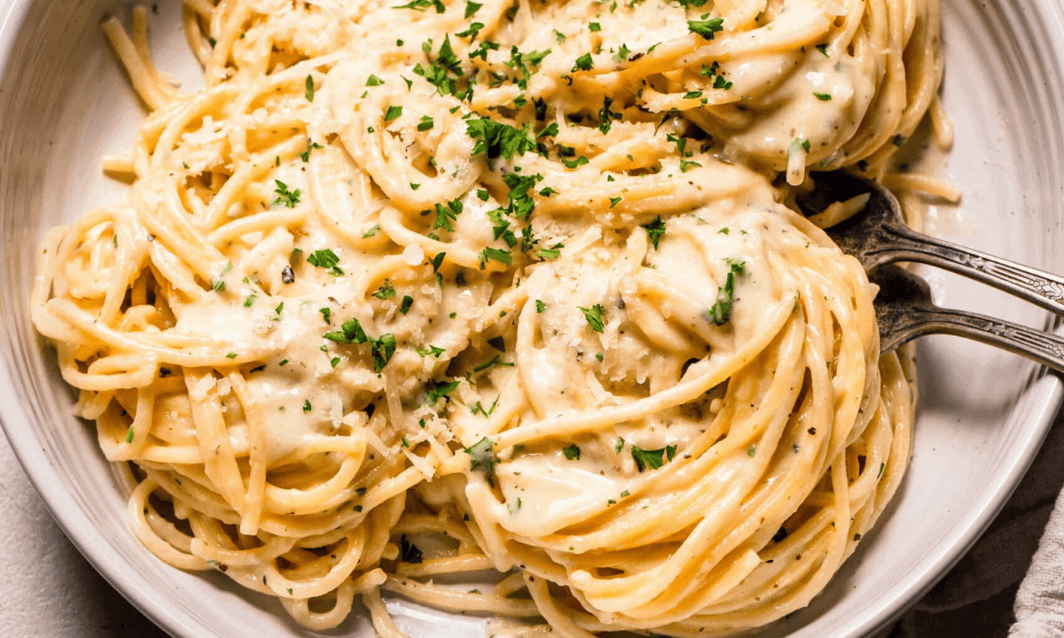 Parmesan Cream Sauce (Easy 15-Minute Recipe)