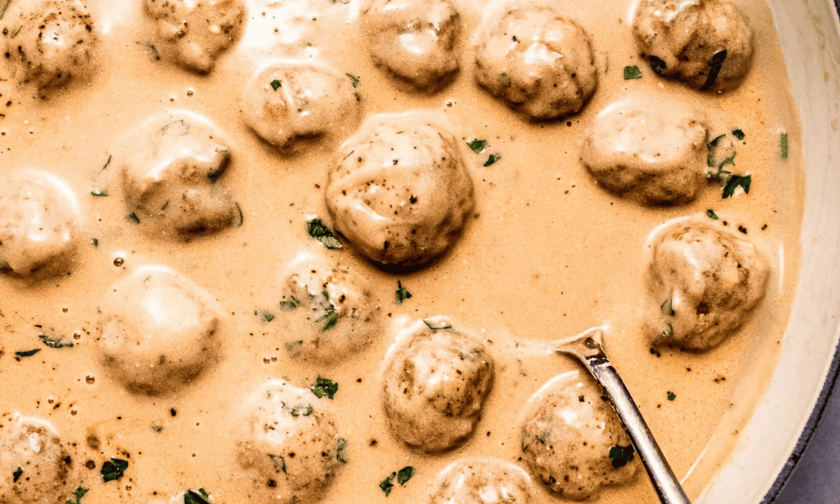 Homemade Swedish Meatball Sauce Recipe (Creamy & Delicious!)